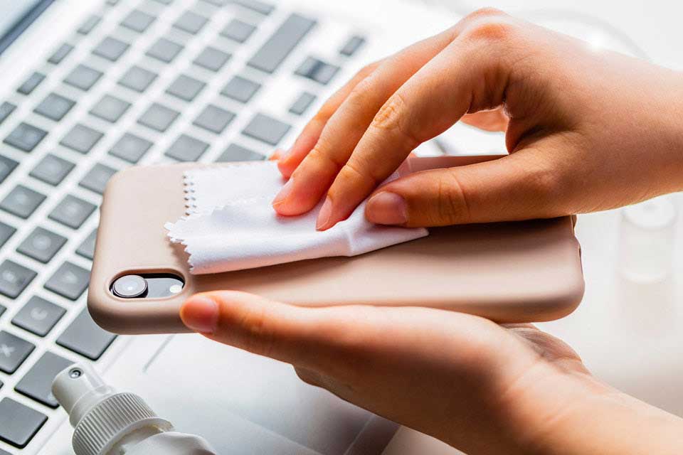 تمیز کردن گلس گوشی